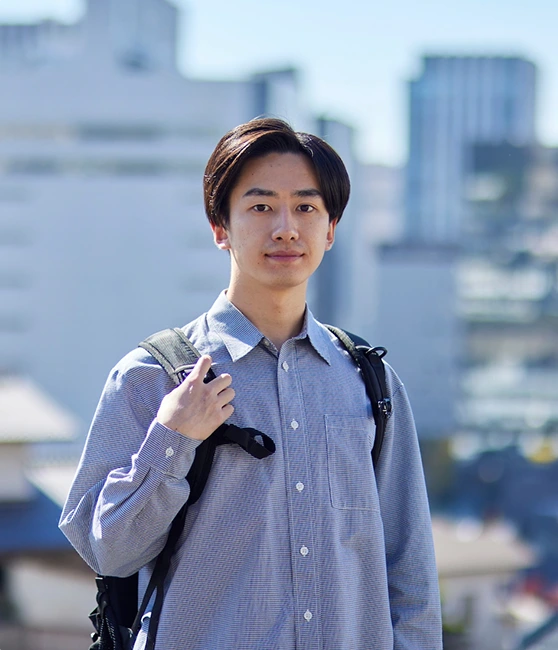 リュックを背負った男性の写真